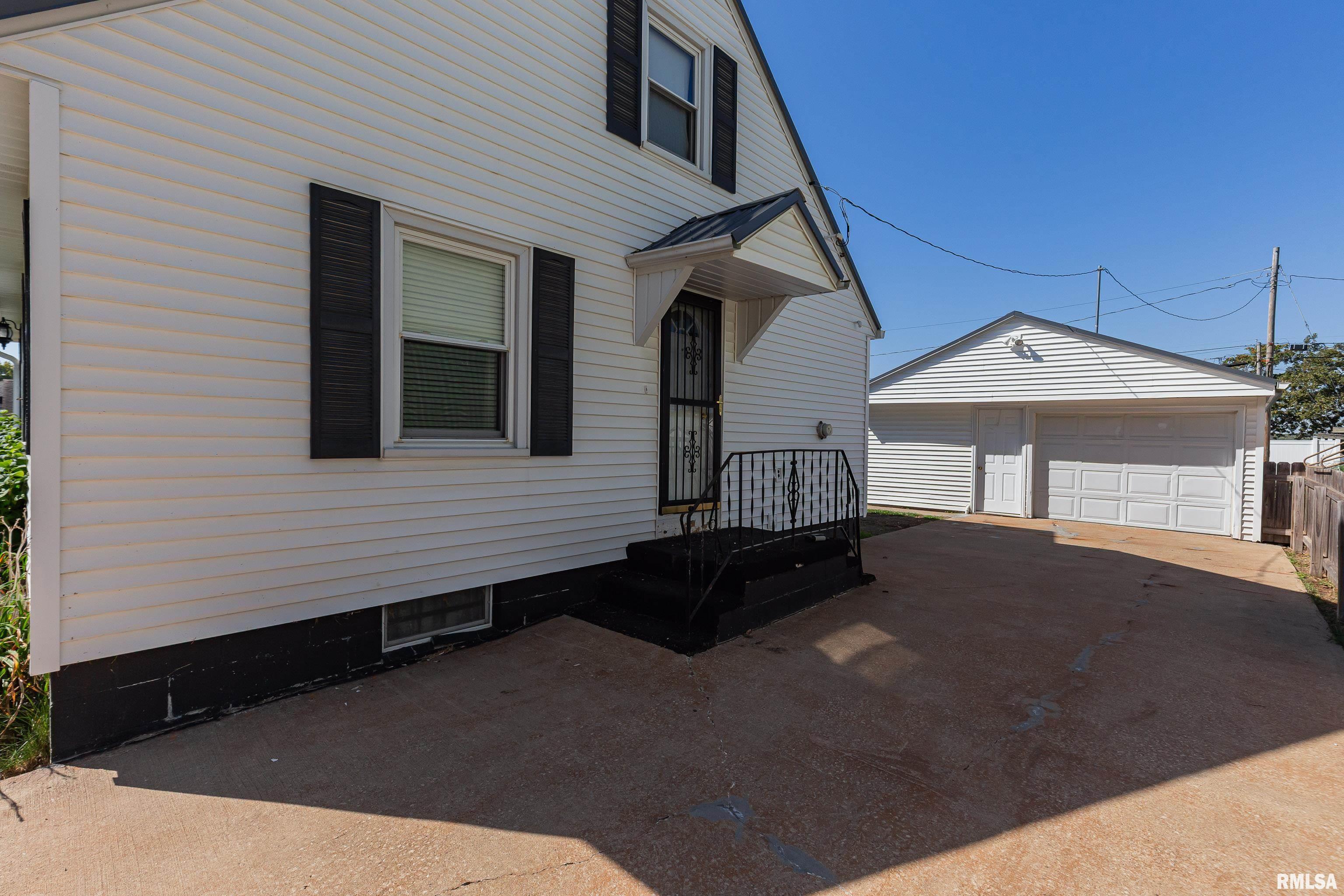 317 2nd Avenue Hampton, IL 61256 - Photo 4 of 31