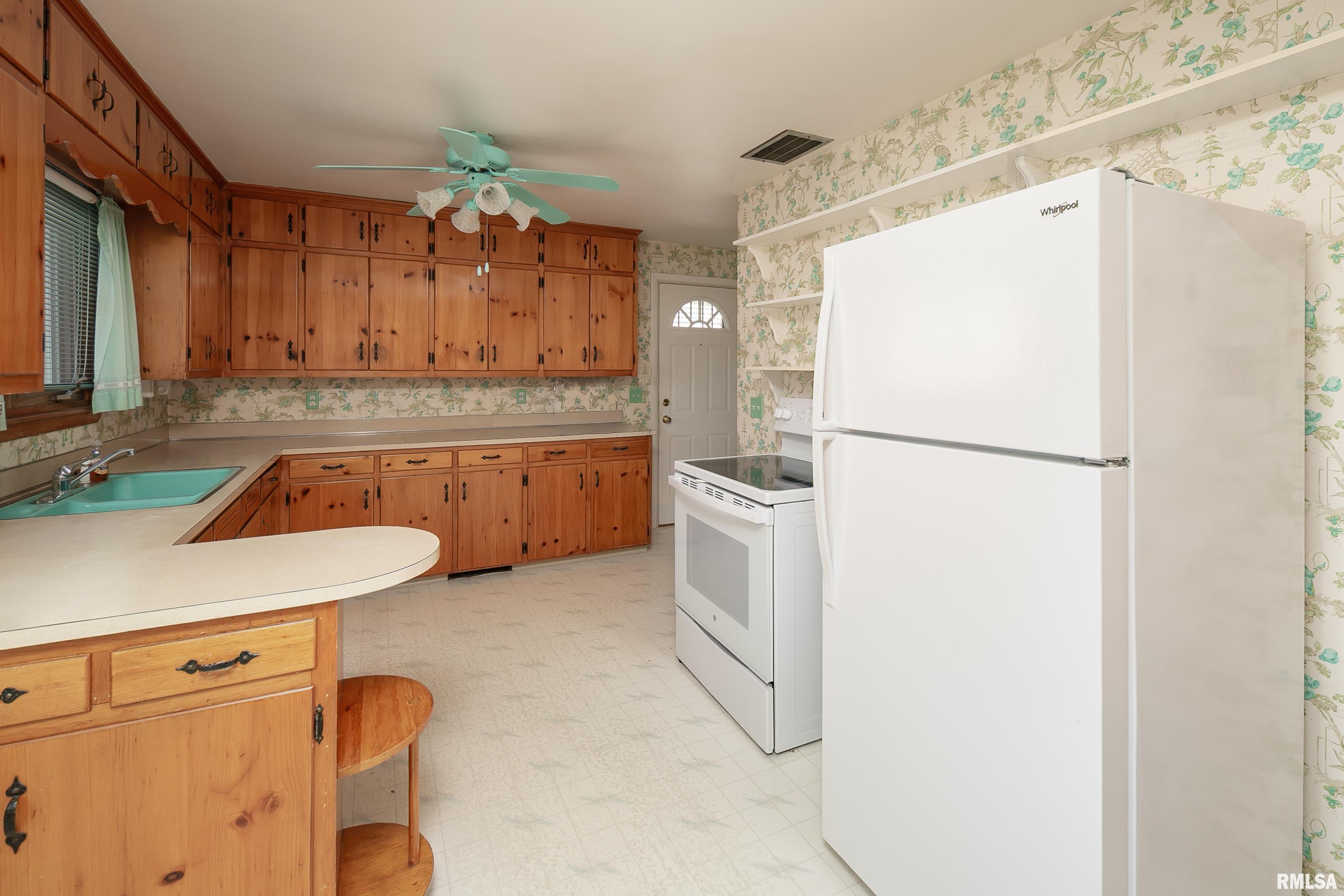 317 2nd Avenue Hampton, IL 61256 - Photo 6 of 31