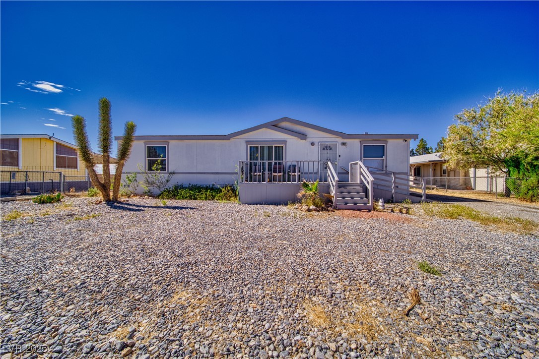 Manufactured / mobile home with Backyard fenced