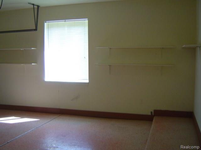 2188 London Bridge Drive Rochester, MI 48307 - Photo 13 of 19 2188 London Bridge INTERIOR & REAR 022.jpg