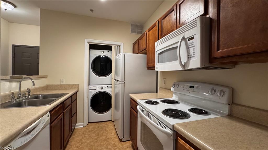 528 South Josephine Boyd Street, Unit 201 Greensboro, NC 27403 - Photo 3 of 10 Kitchen