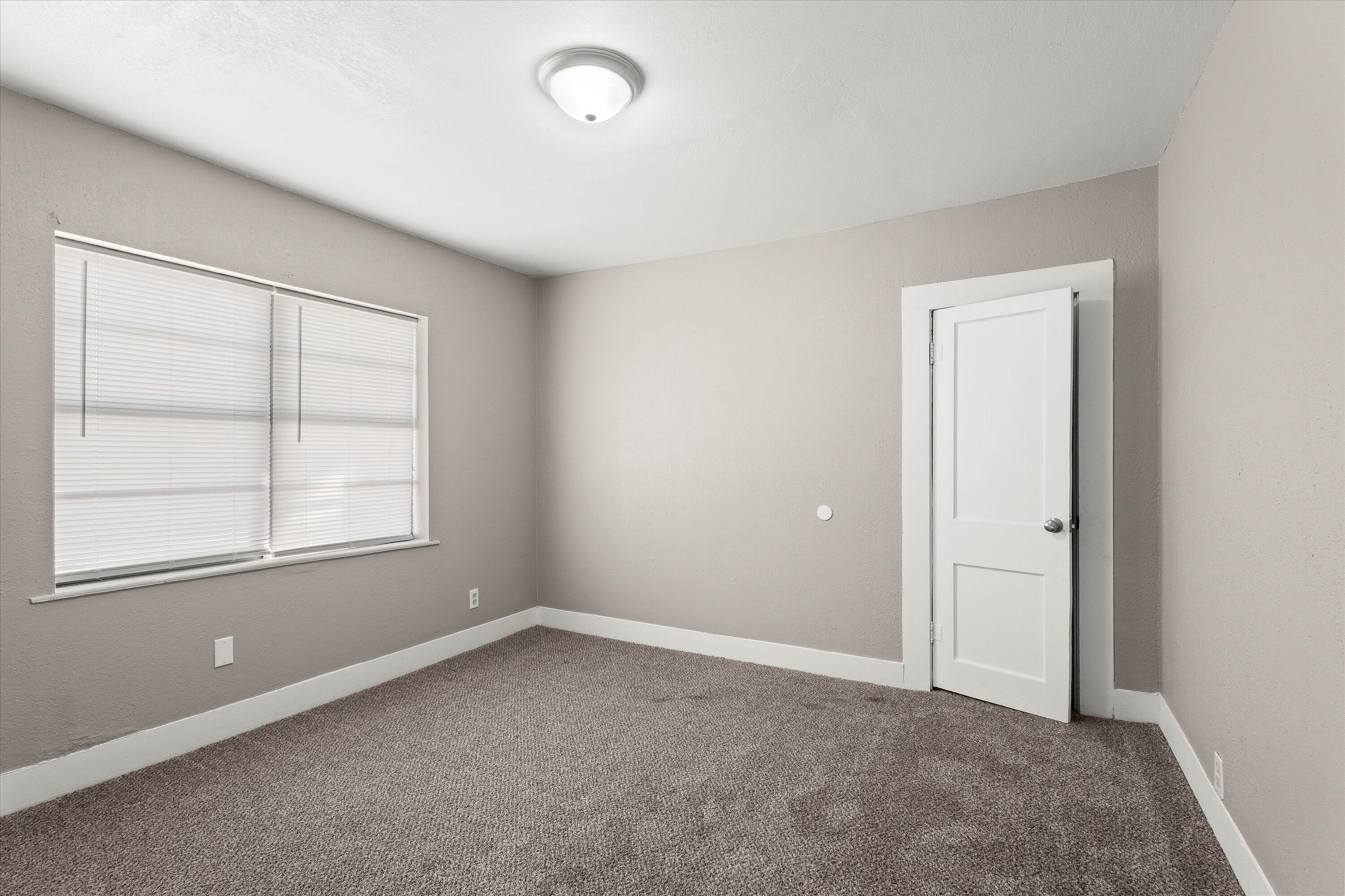 301 Austin Street Levelland, TX 79336 - Photo 14 of 18 an empty room with a window