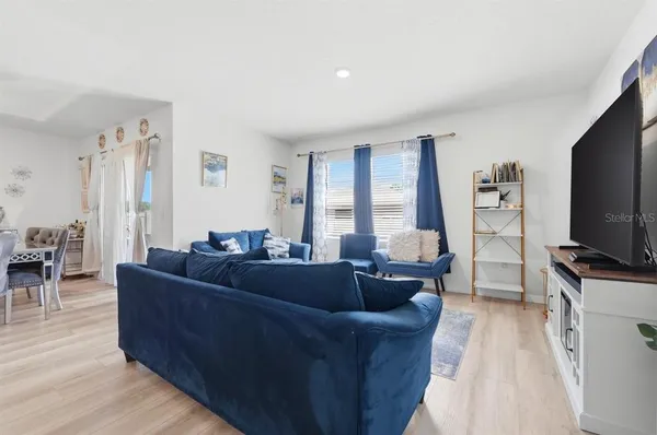 $355,000 | 807 Auburn Grv Court, Auburndale, FL 33823