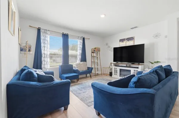 $355,000 | 807 Auburn Grv Court, Auburndale, FL 33823