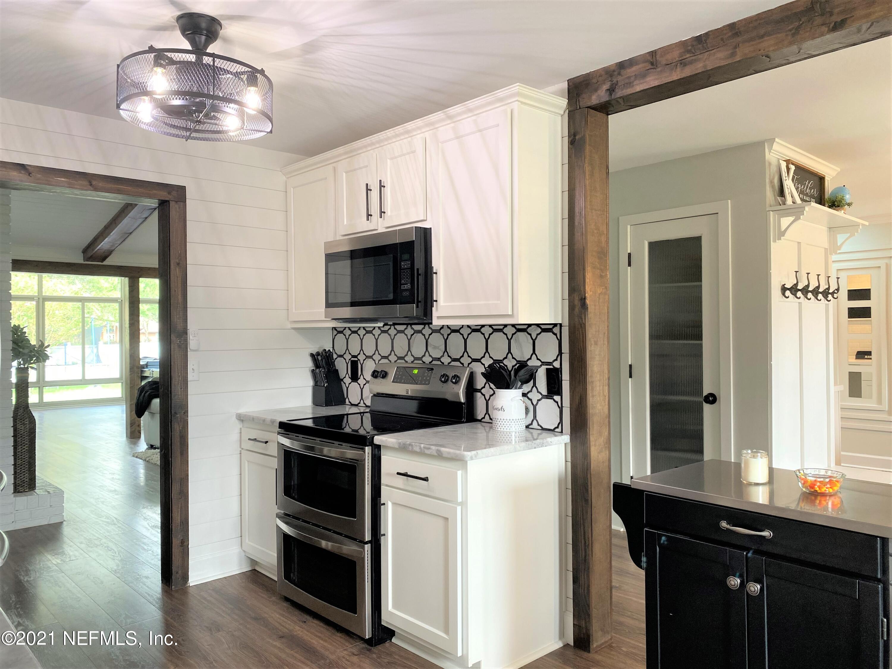 2801 Orange Picker Road Jacksonville, FL 32223 - Photo 8 of 25 kitchen oven