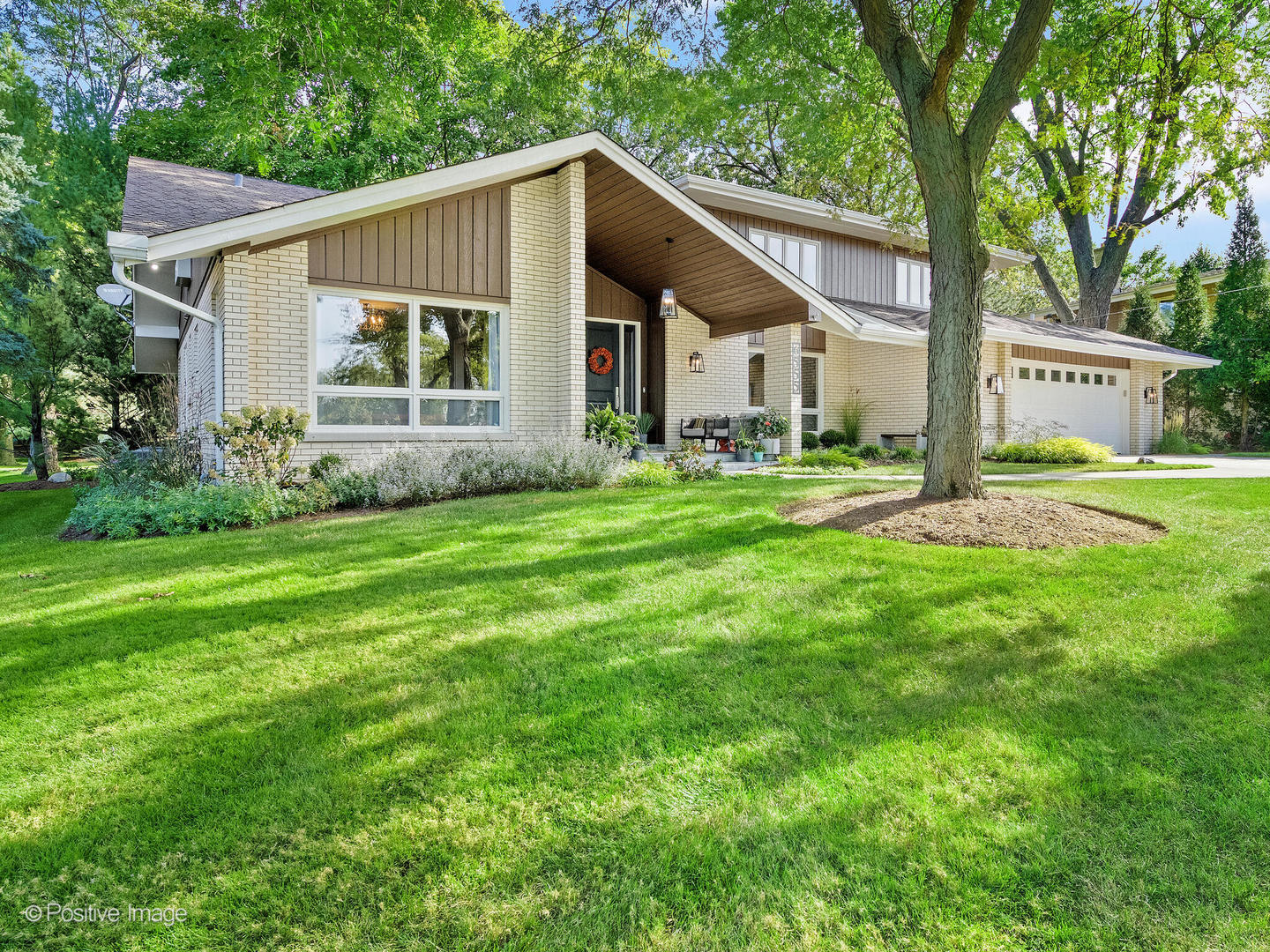 6555 Shabbona Road Indian Head Park, IL 60525 - Photo 60 of 63 a view of a house with backyard and garden