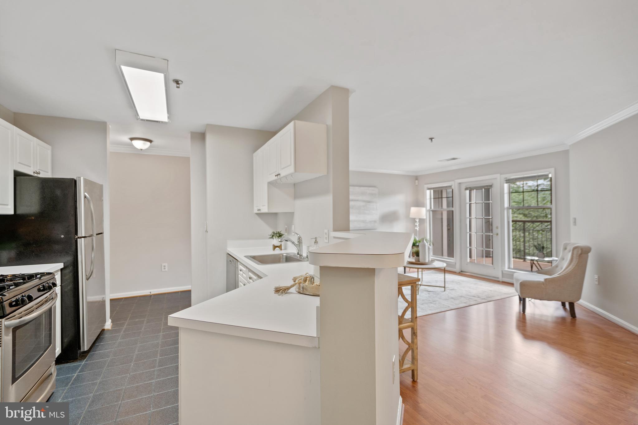 5575 Seminary Road, Unit 316 Falls Church, VA 22041 - Photo 8 of 23 Kitchen with peninsula perfect for entertaining