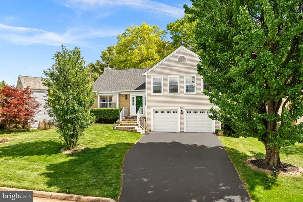 $760,000 | 28 Bedford Drive, Sterling, VA 20165