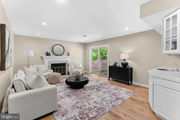 $760,000 | 28 Bedford Drive, Sterling, VA 20165