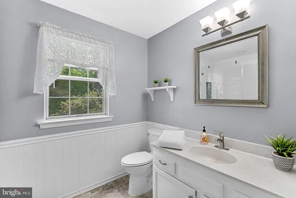 $760,000 | 28 Bedford Drive, Sterling, VA 20165