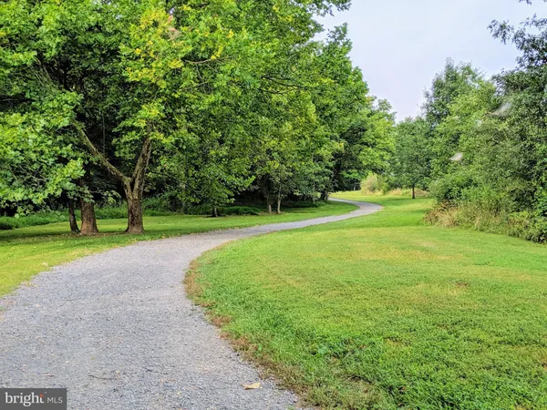 $760,000 | 28 Bedford Drive, Sterling, VA 20165