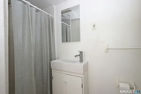 $3,400 | 121 Westport Road, Unit 2, Wilton, CT 06897