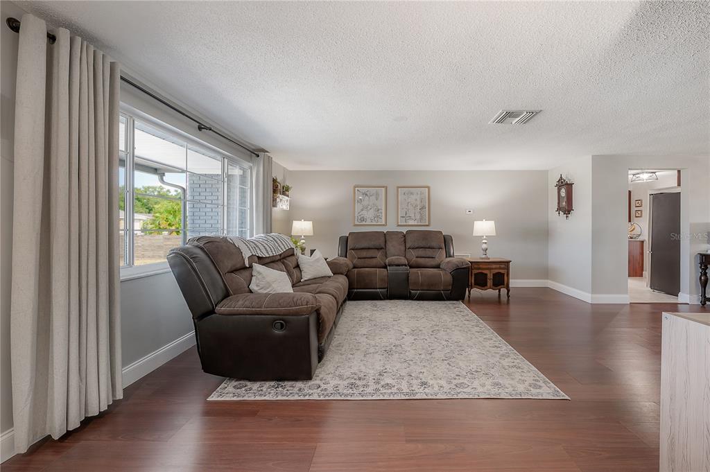 10740 Manchester Road Port Richey, FL 34668 - Photo 8 of 46 Gallery Image 8