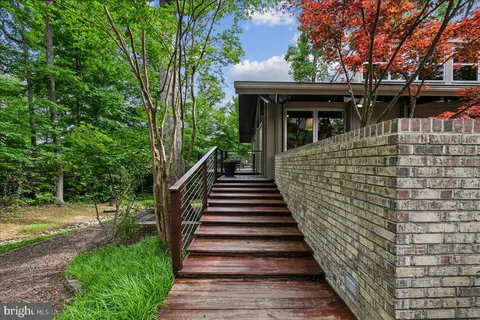 $1,995,000 | 6620 Fernwood Court, Bethesda, MD 20817