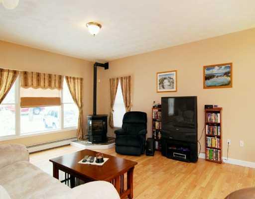 635 Mail Road Exeter, RI 02822 - Photo 3 of 11 Living Room.
