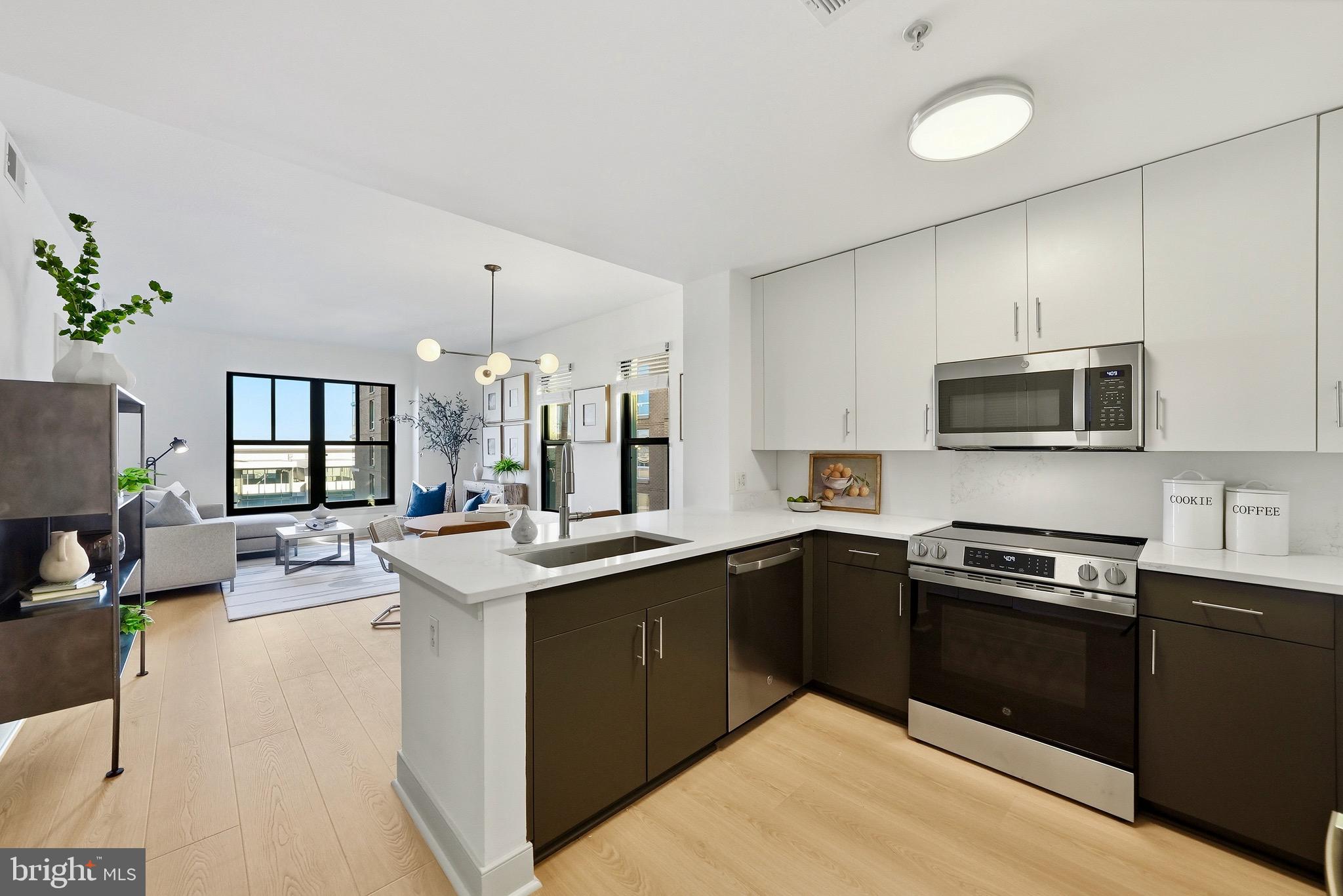 910 M Street Northwest, Unit 803 Washington, DC 20001 - Photo 8 of 20 Kitchen