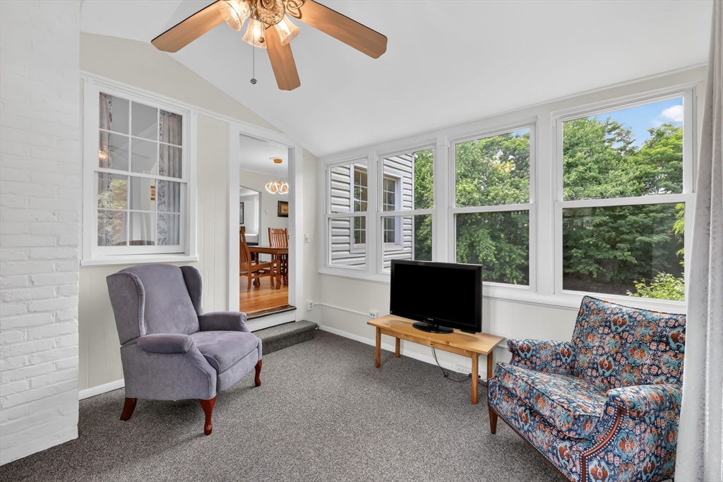 378 Roosevelt Avenue Springfield, MA 01118 - Photo 11 of 37