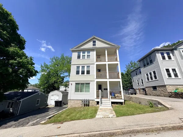 $2,595 | 4 Glade Street, Unit 2, Worcester, MA 01610