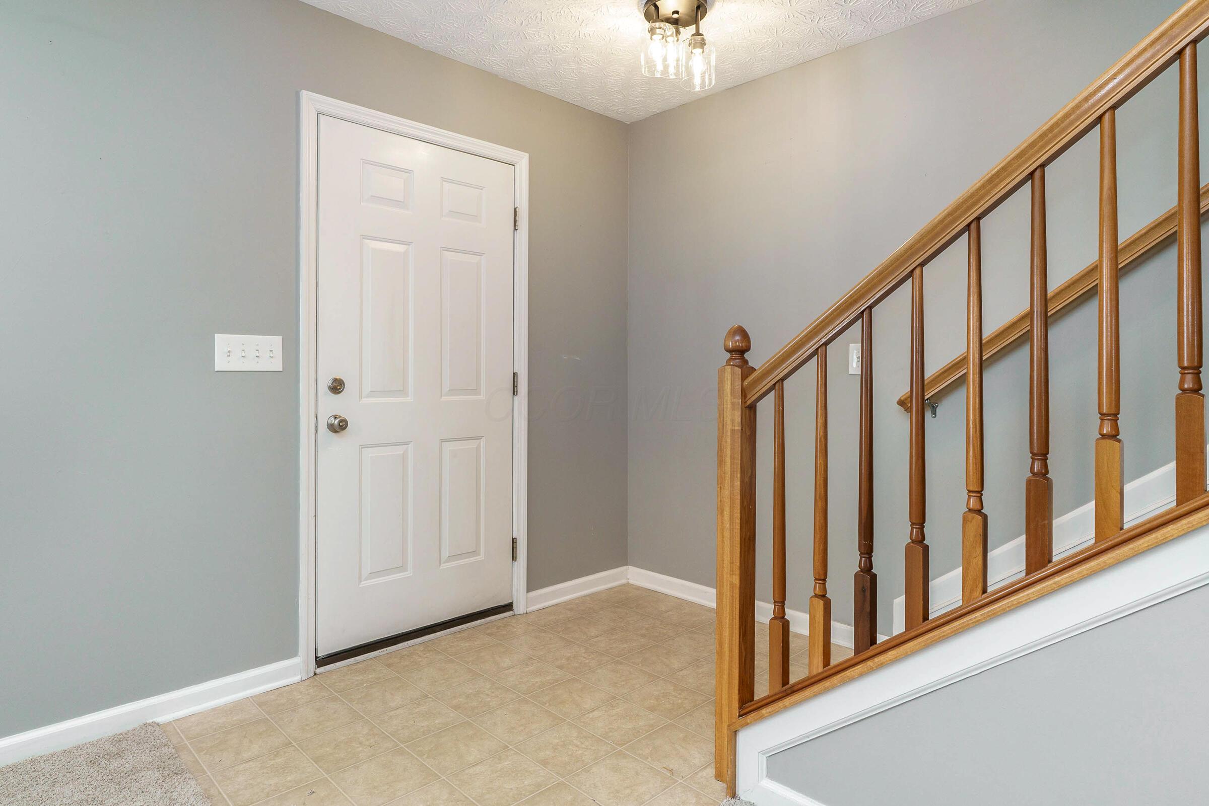 124 Stockard Loop Delaware, OH 43015 - Photo 3 of 54 Foyer