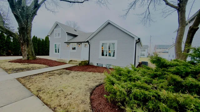a house view with a backyard space