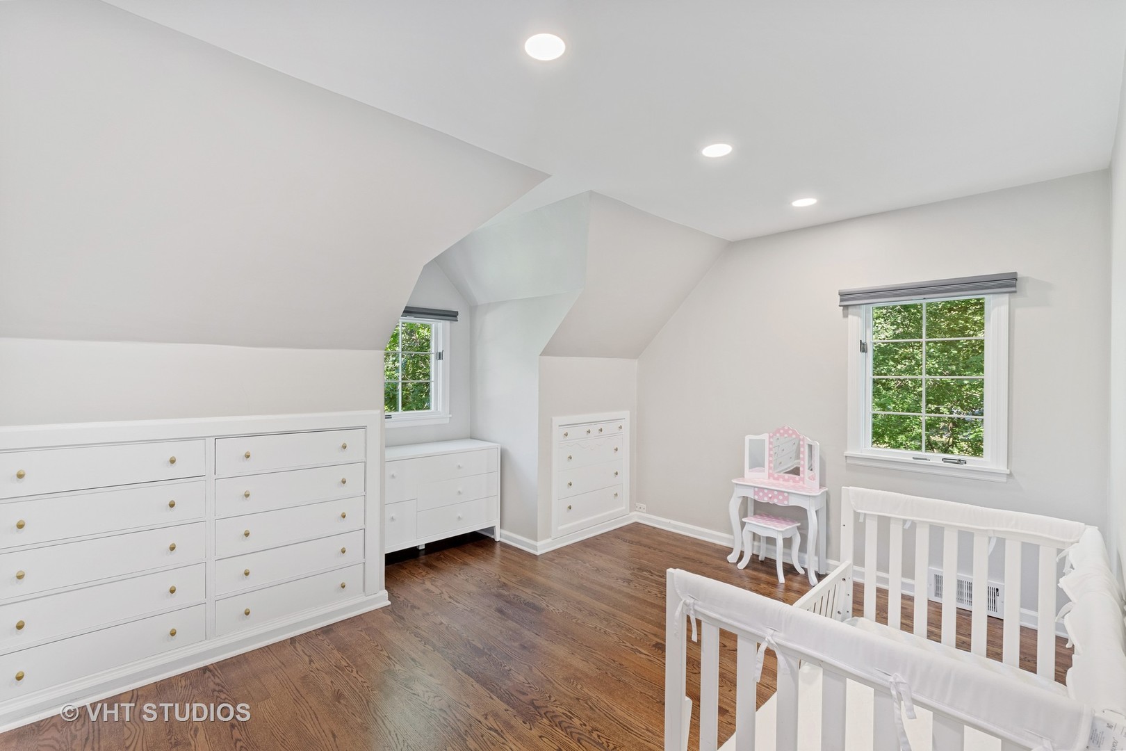 165 Ridge Road Highland Park, IL 60035 - Photo 11 of 18 a living room with furniture and wooden floor
