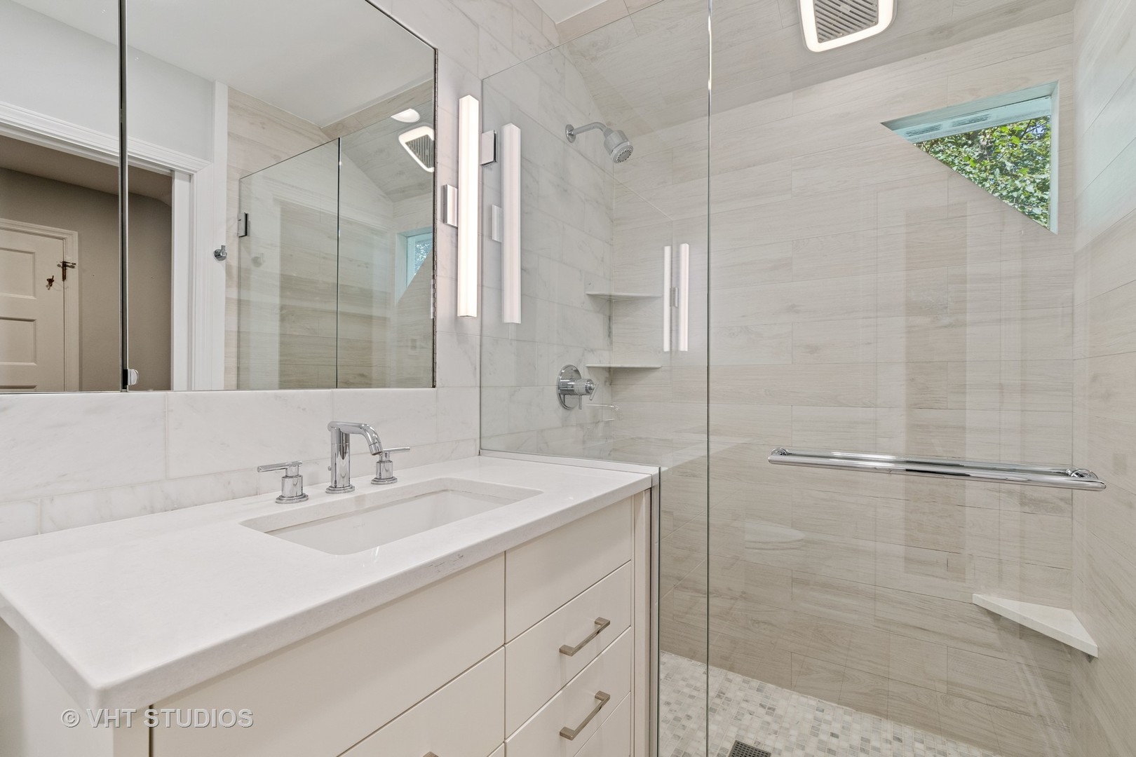 165 Ridge Road Highland Park, IL 60035 - Photo 8 of 18 a bathroom with a sink shower and a mirror