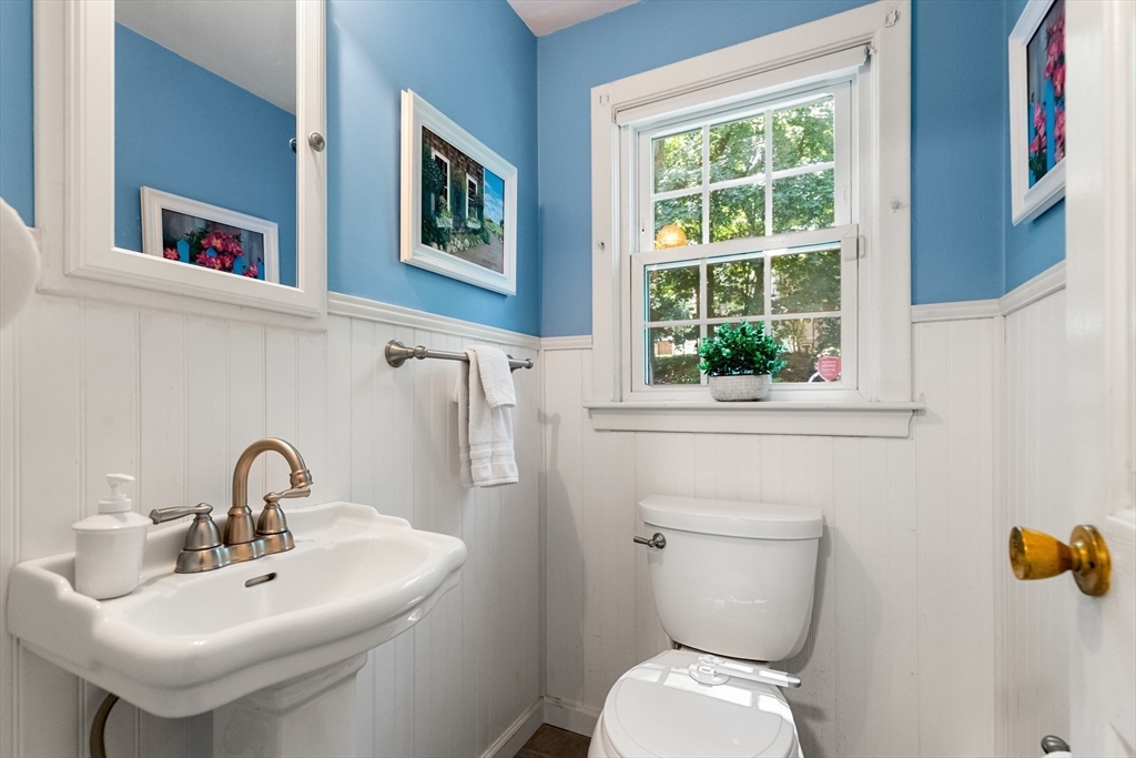 31 Hiawatha Road Woburn, MA 01801 - Photo 10 of 29