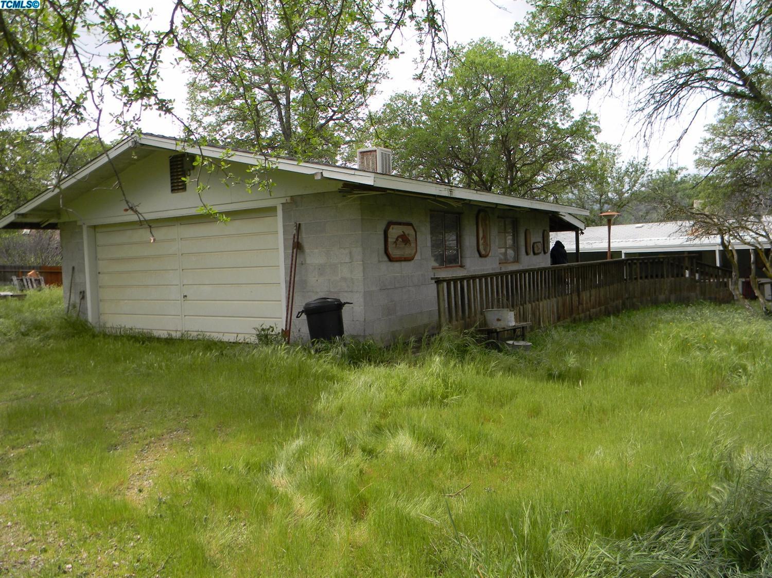 43554 Skyline Drive Three Rivers, CA 93271 - Photo 6 of 16 a backyard of a house with lots of green space