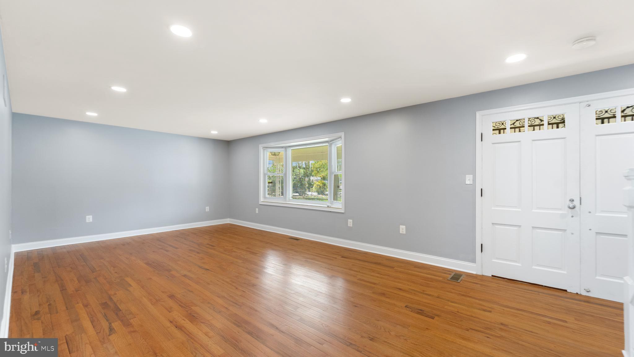 3605 Chapman Road Randallstown, MD 21133 - Photo 18 of 65 Living Room