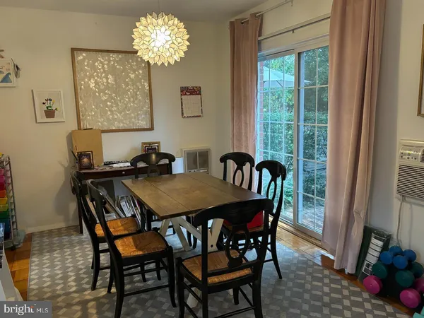 $2,595 | 3111 Ravensworth Place, Alexandria, VA 22302