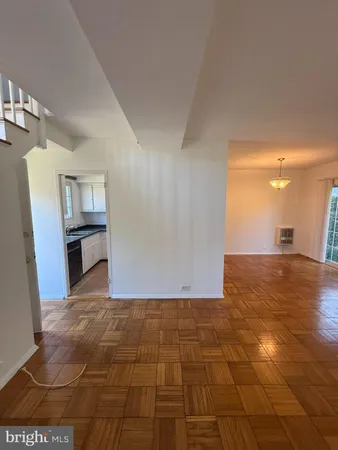 $2,595 | 3111 Ravensworth Place, Alexandria, VA 22302