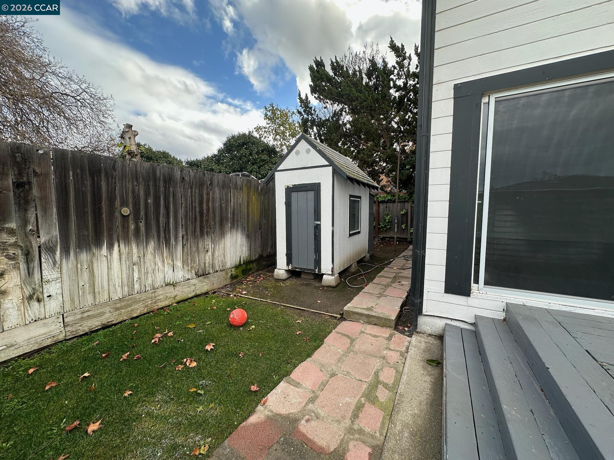 315 West 3rd Street, Unit B Antioch, CA 94509 - Photo 6 of 41 a backyard of a house with seating space