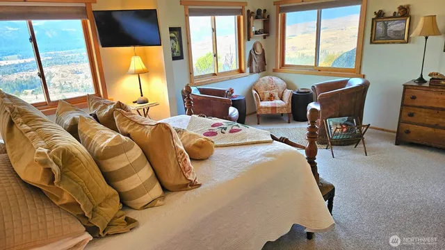 $1,825,000 | 8 Deer Trails Way, Winthrop, WA 98862