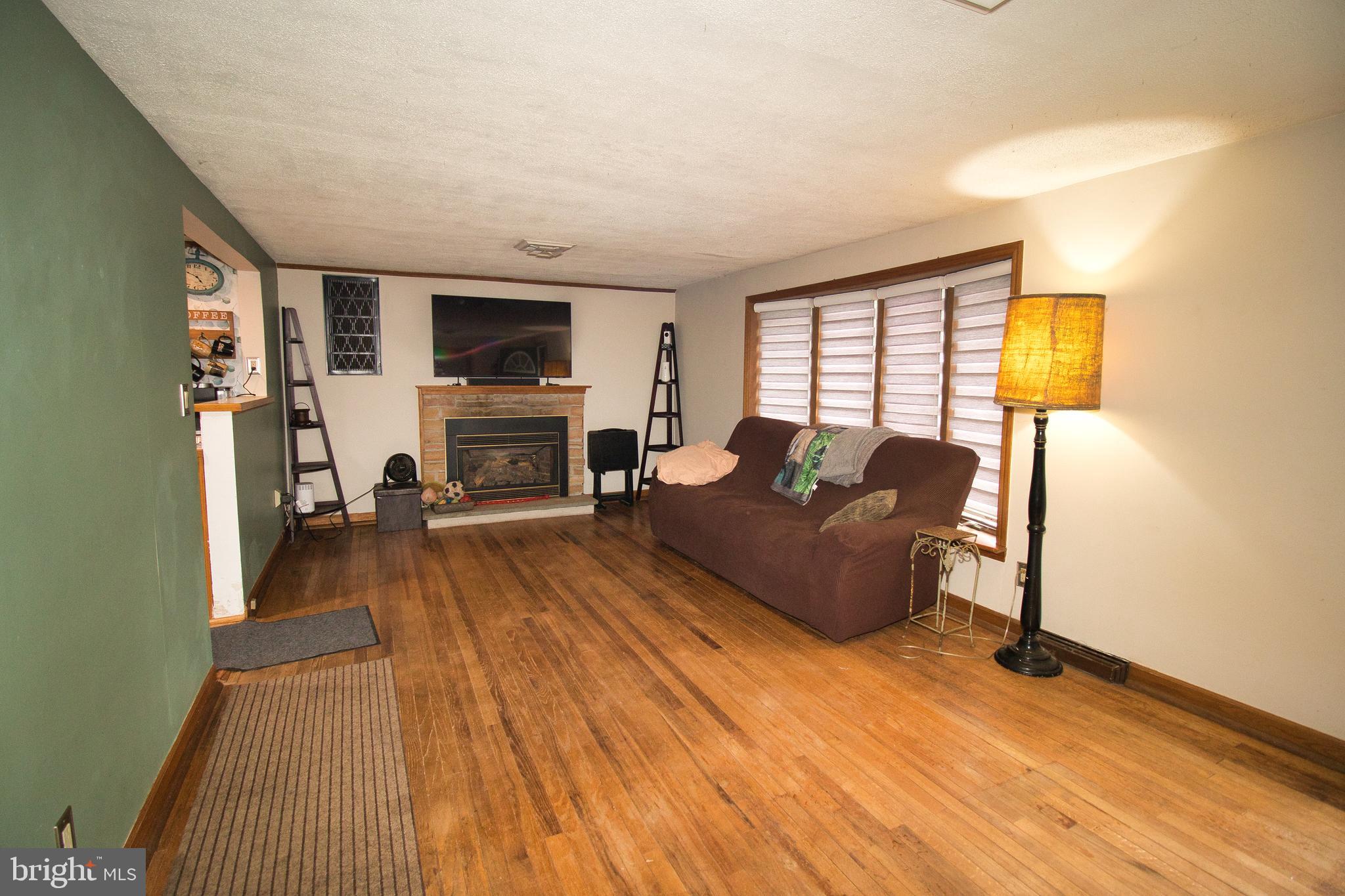 1005 Callowhill Road Perkasie, PA 18944 - Photo 12 of 24 Living Room