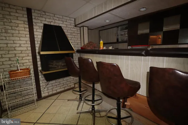 a view of entryway with workspace