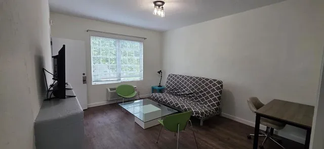 $1,800 | 741 15th Street, Miami Beach, FL 33139