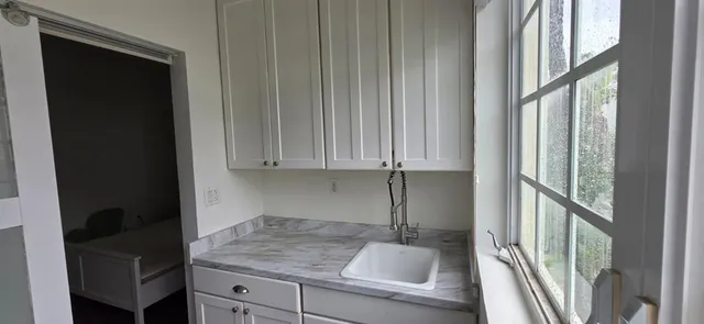 $1,800 | 741 15th Street, Miami Beach, FL 33139