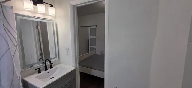 $1,800 | 741 15th Street, Miami Beach, FL 33139