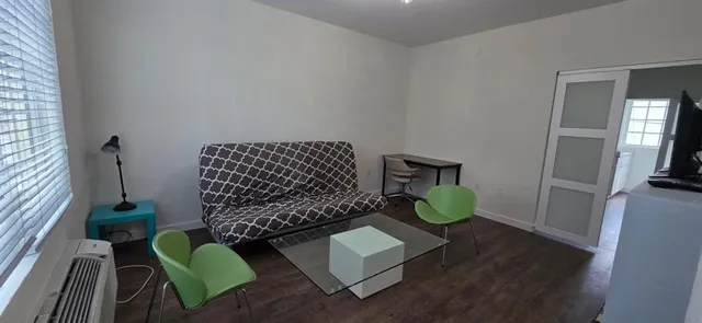 $1,800 | 741 15th Street, Miami Beach, FL 33139