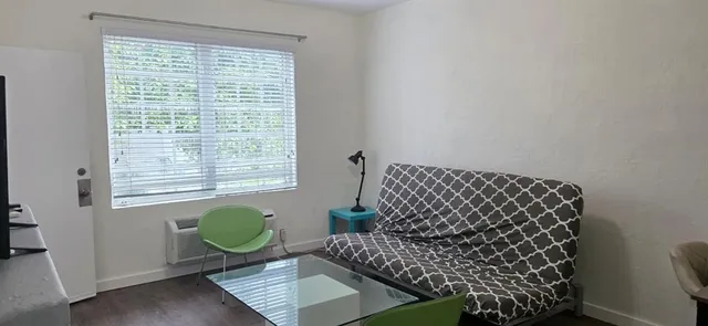 $1,800 | 741 15th Street, Miami Beach, FL 33139