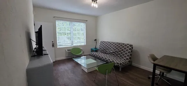 $1,800 | 741 15th Street, Miami Beach, FL 33139