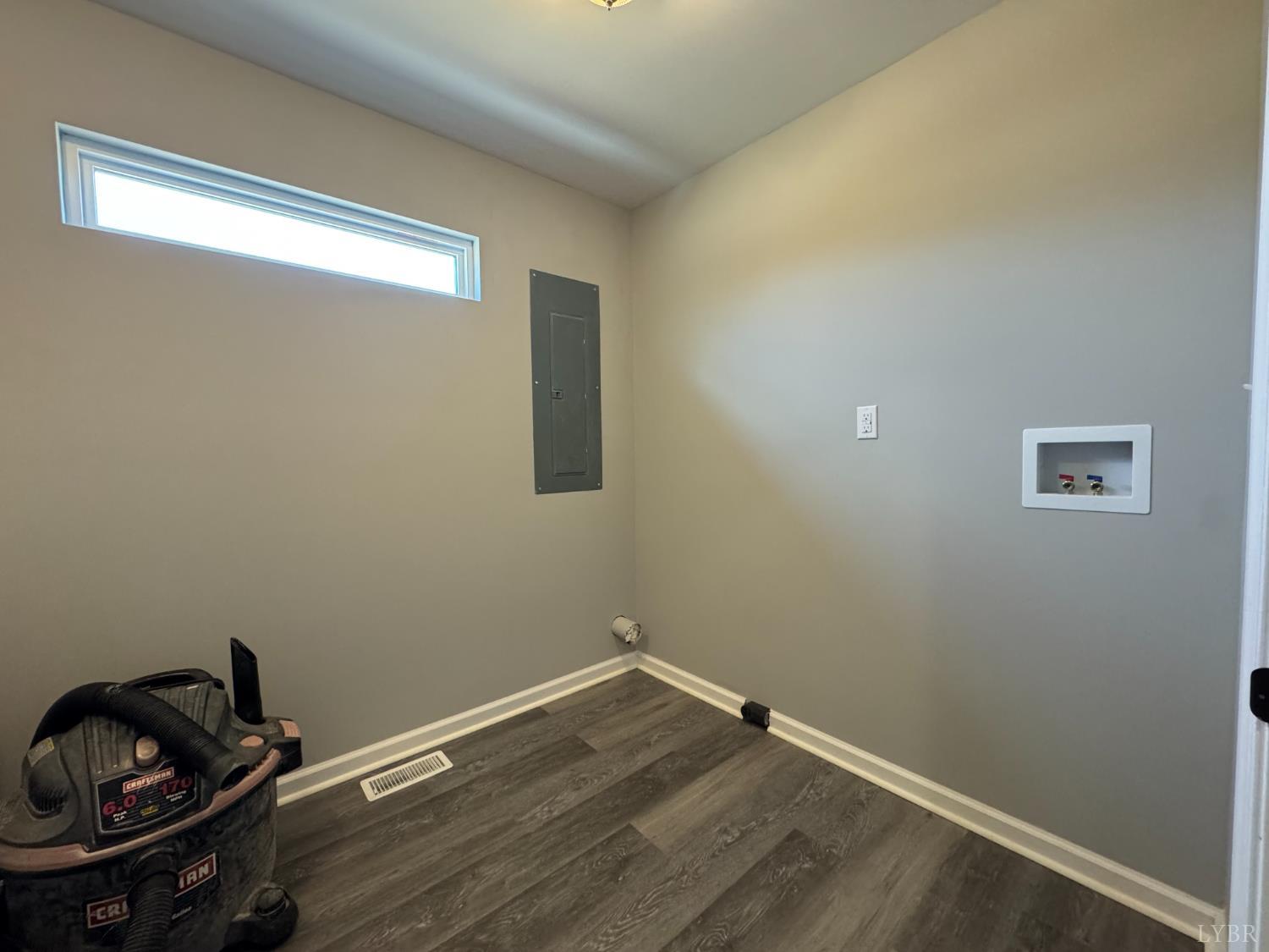 3941 Promise Land Road Appomattox, VA 24522 - Photo 7 of 21 a room with a window