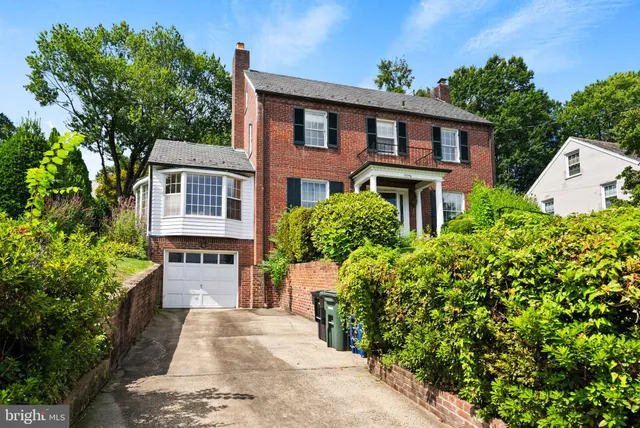 a view of a backyard with green space