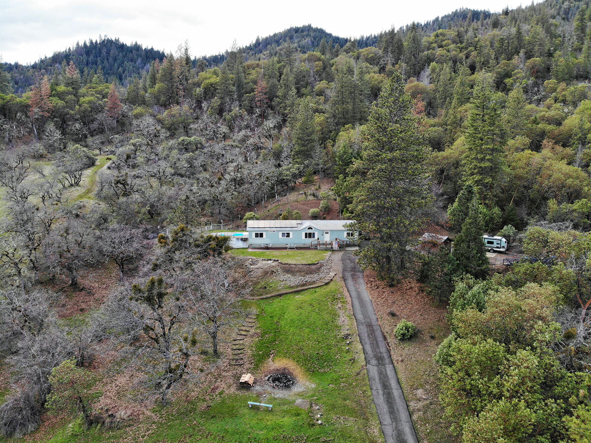 2323 Holcomb Springs Road Gold Hill, OR 97525 - Photo 7 of 53 FFC6FED1-8108-452D-B88A-67228360C6E6