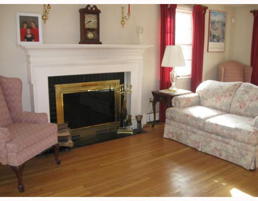 307 New Meadow Road Barrington, RI 02806 - Photo 4 of 12 Living Room.