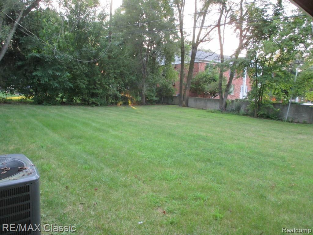 1185 Delta Road Walled Lake, MI 48390 - Photo 28 of 42 IMG_1846.jpg