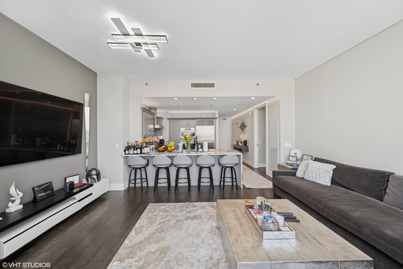 401 North Wabash Avenue, Unit 37C Chicago, IL 60611 - Photo 6 of 21 a living room with furniture and a flat screen tv