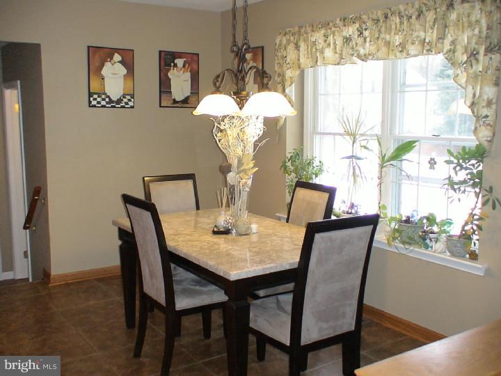 11 Wimbeldon Way Tabernacle, NJ 08088 - Photo 7 of 25 Breakfast Room