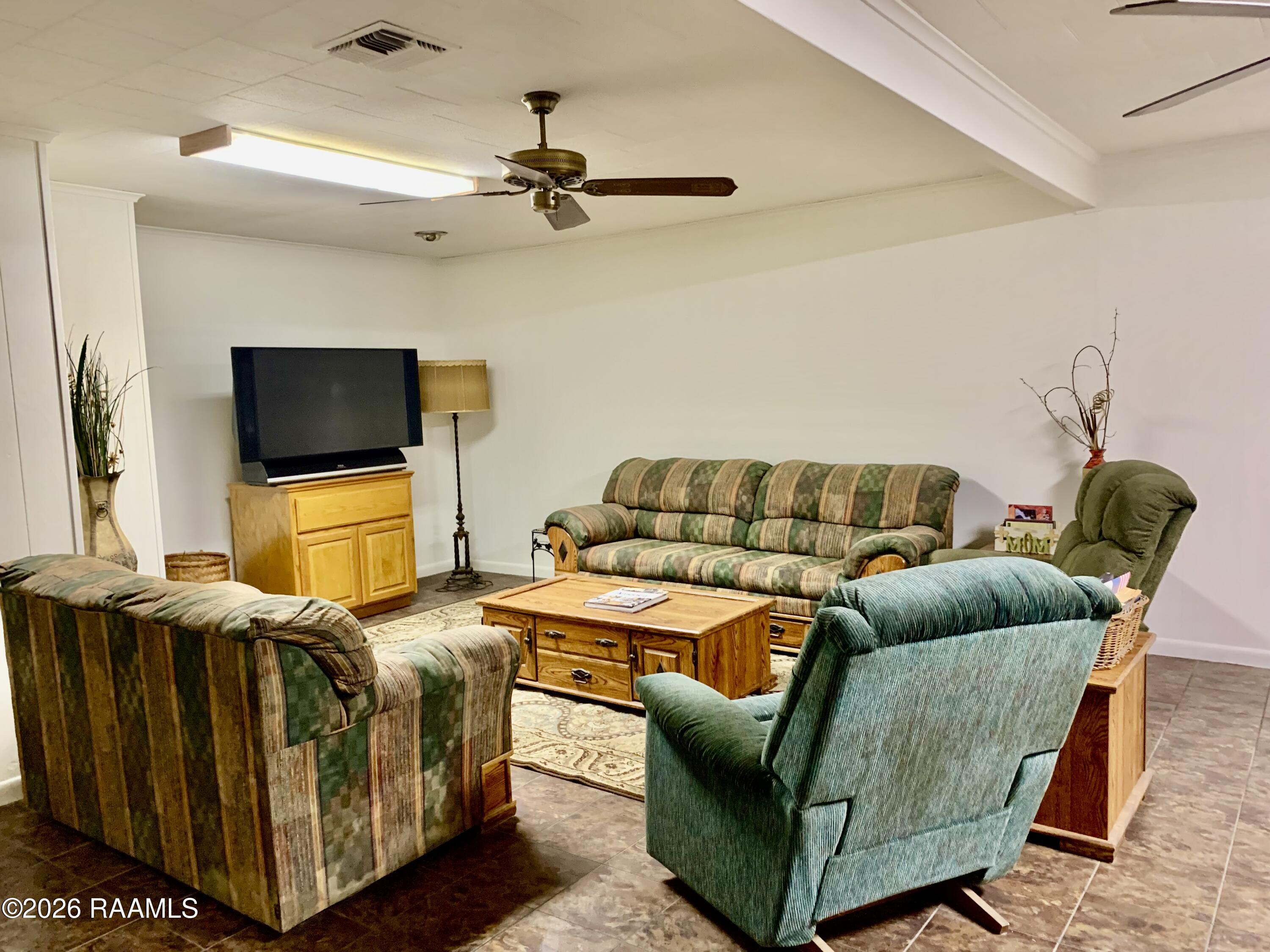 2902 Sugar Mill Road New Iberia, LA 70563 - Photo 15 of 31 Back Living Room