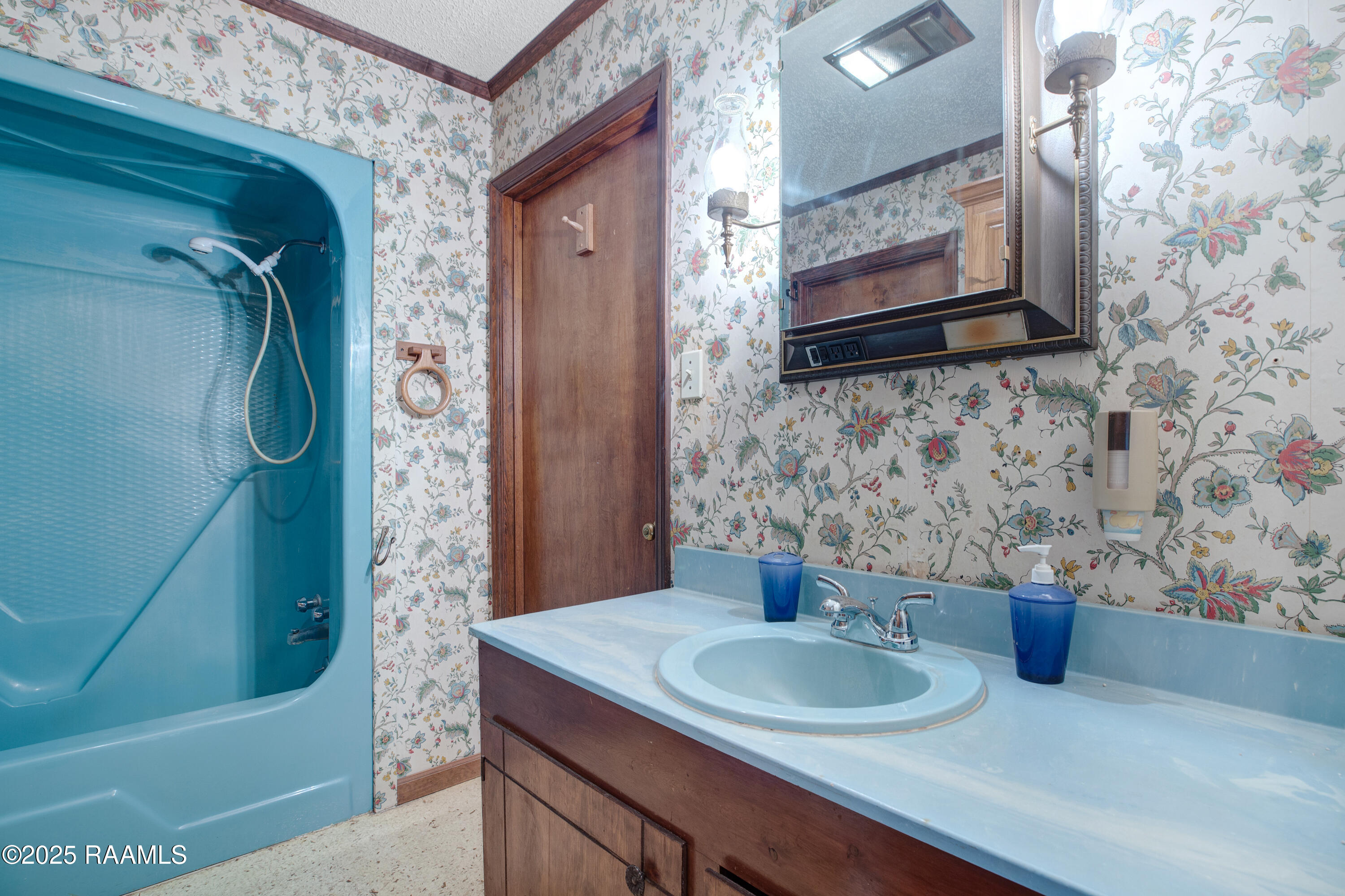 2902 Sugar Mill Road New Iberia, LA 70563 - Photo 22 of 31 Jack & Jill Bath